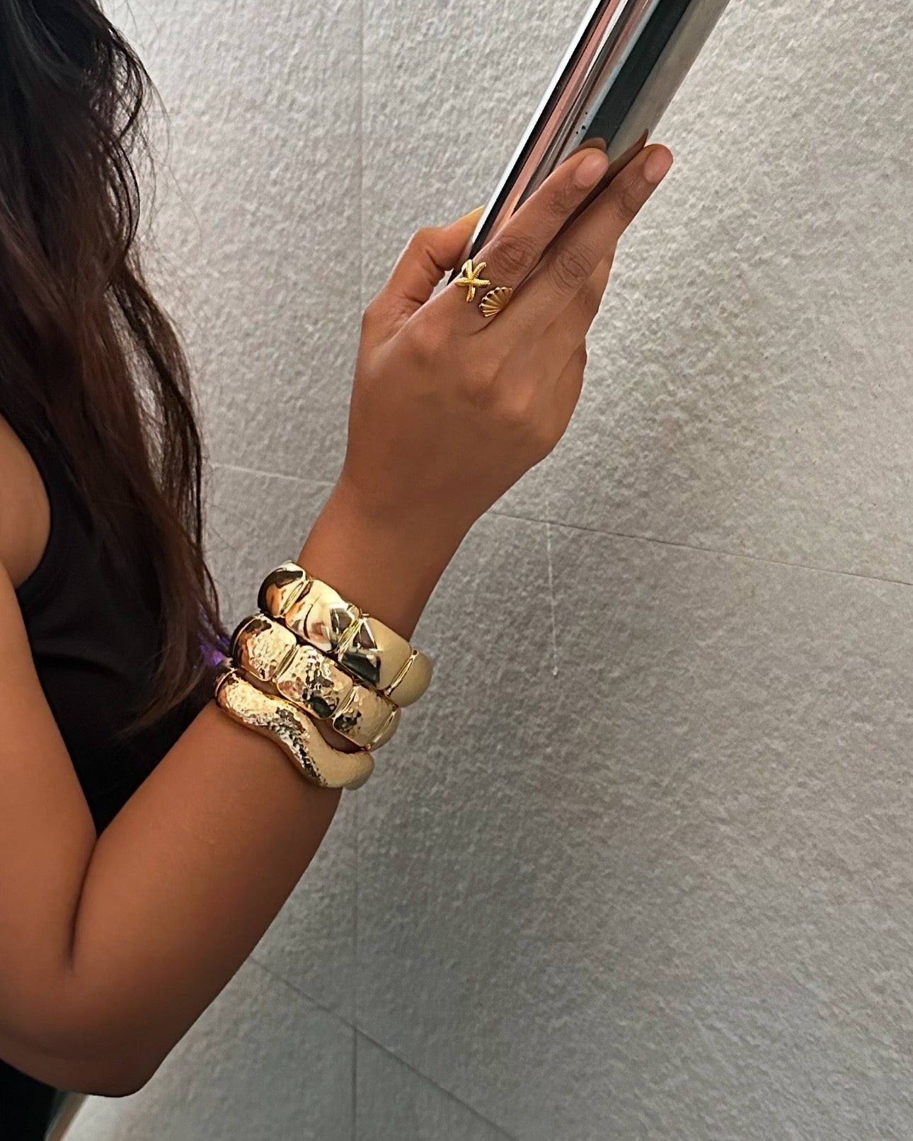 Statement handcuff