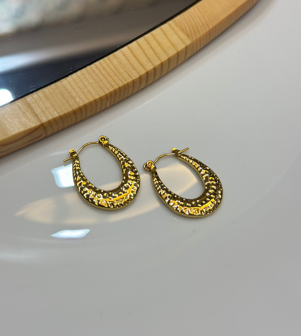 Wavy hoop earrings