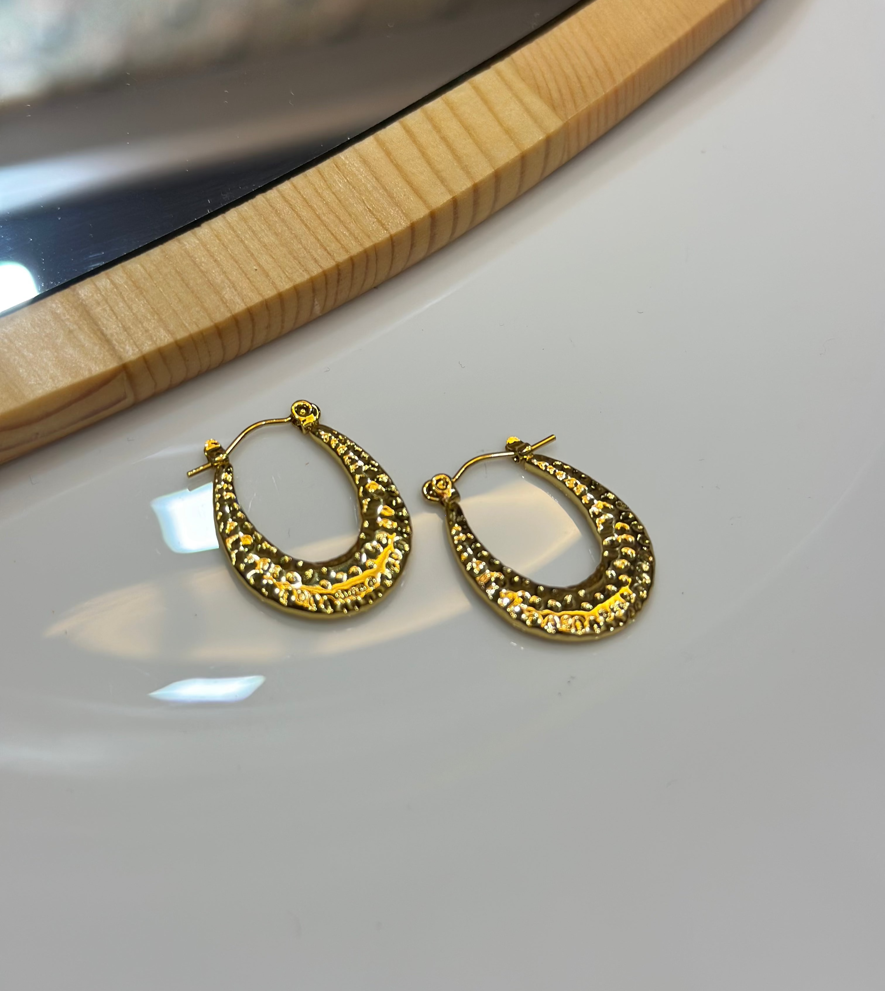 Wavy hoop earrings