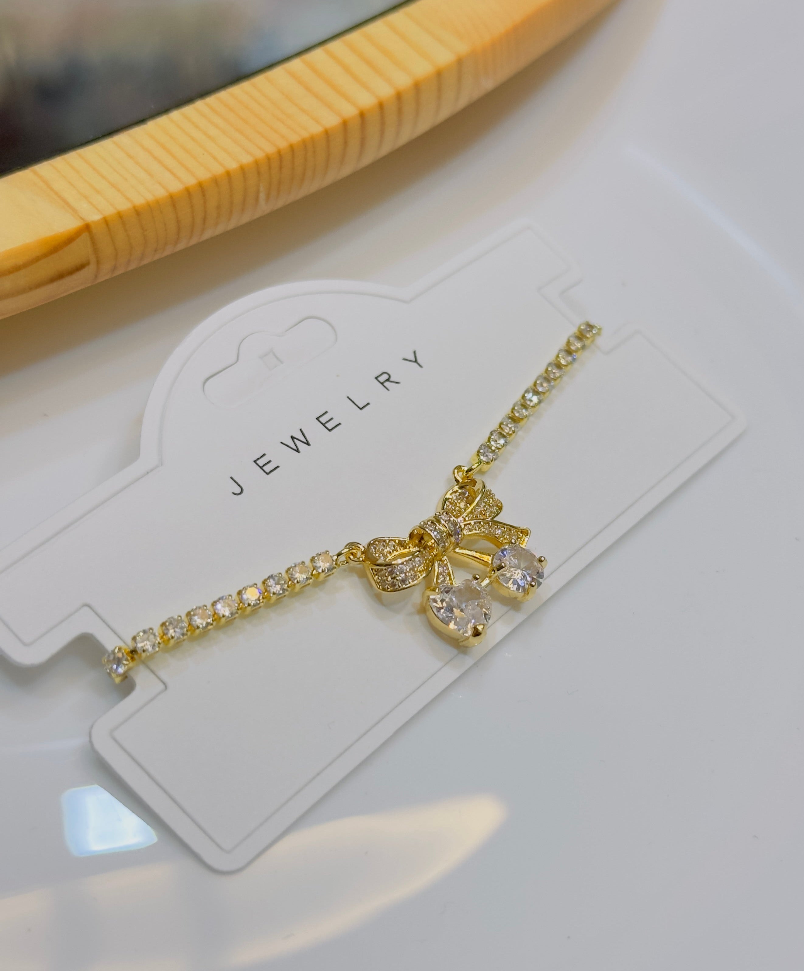 Bow bracelet