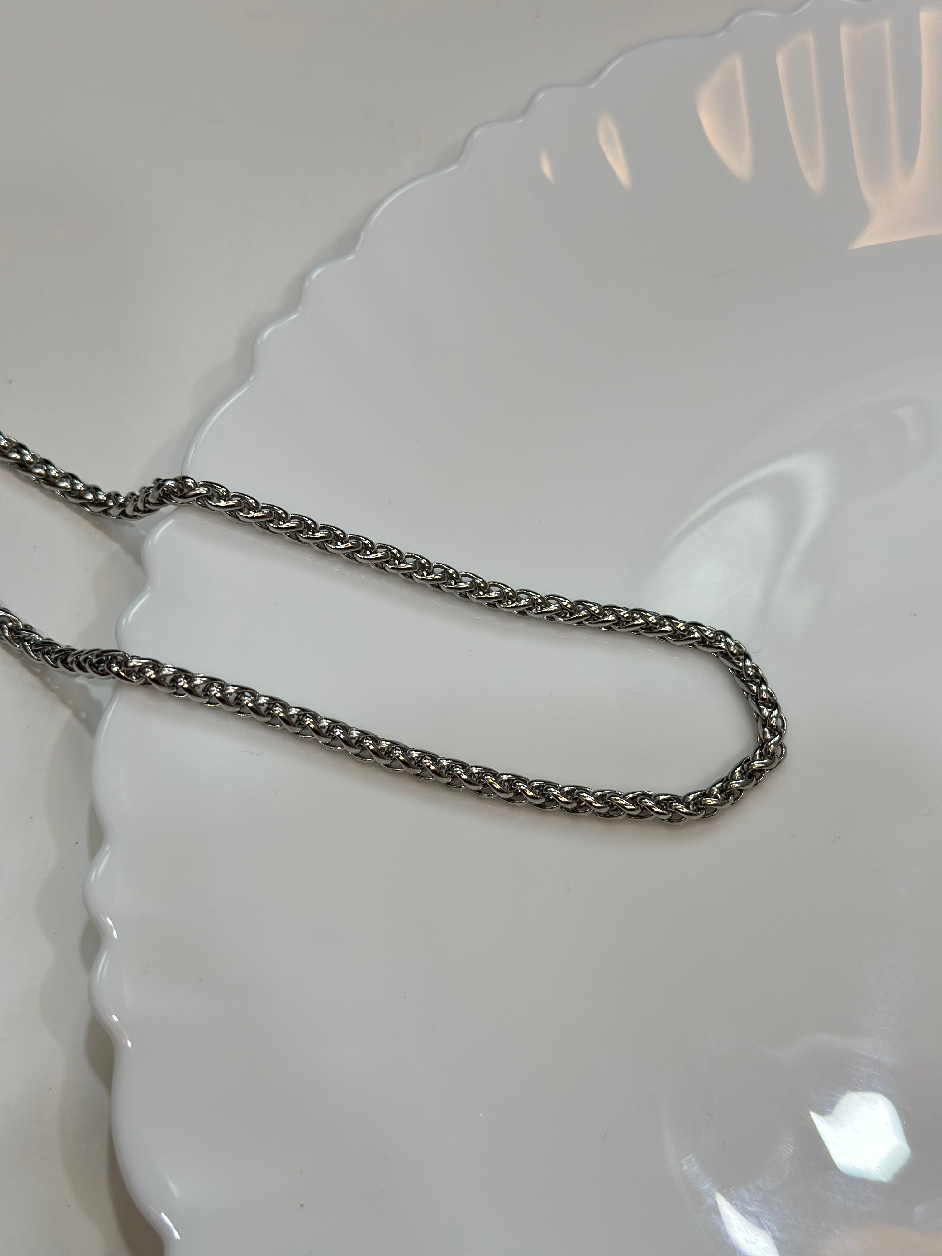 Twisted chain