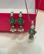 Dual toned pendant set