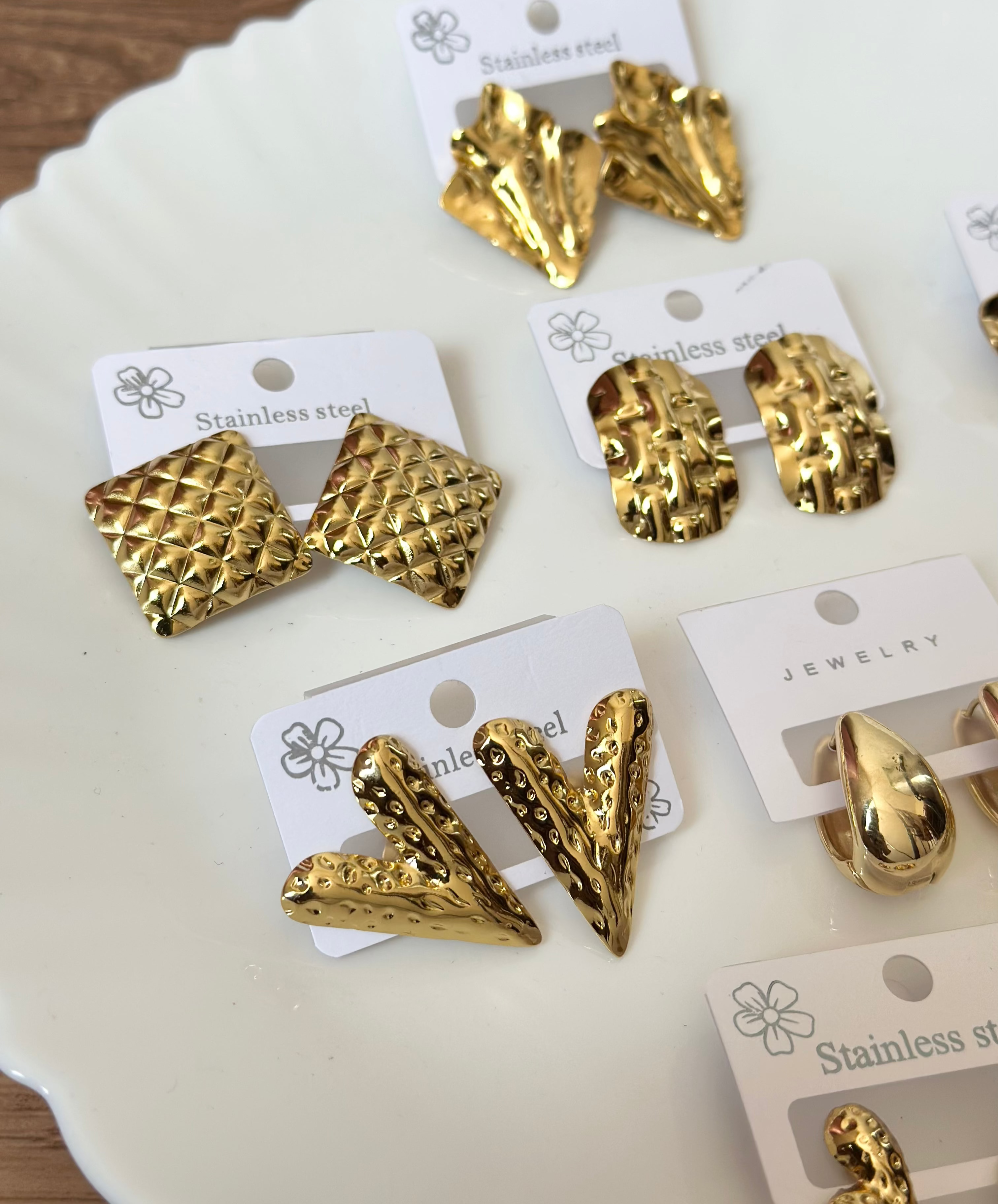 Earrings ( pair)