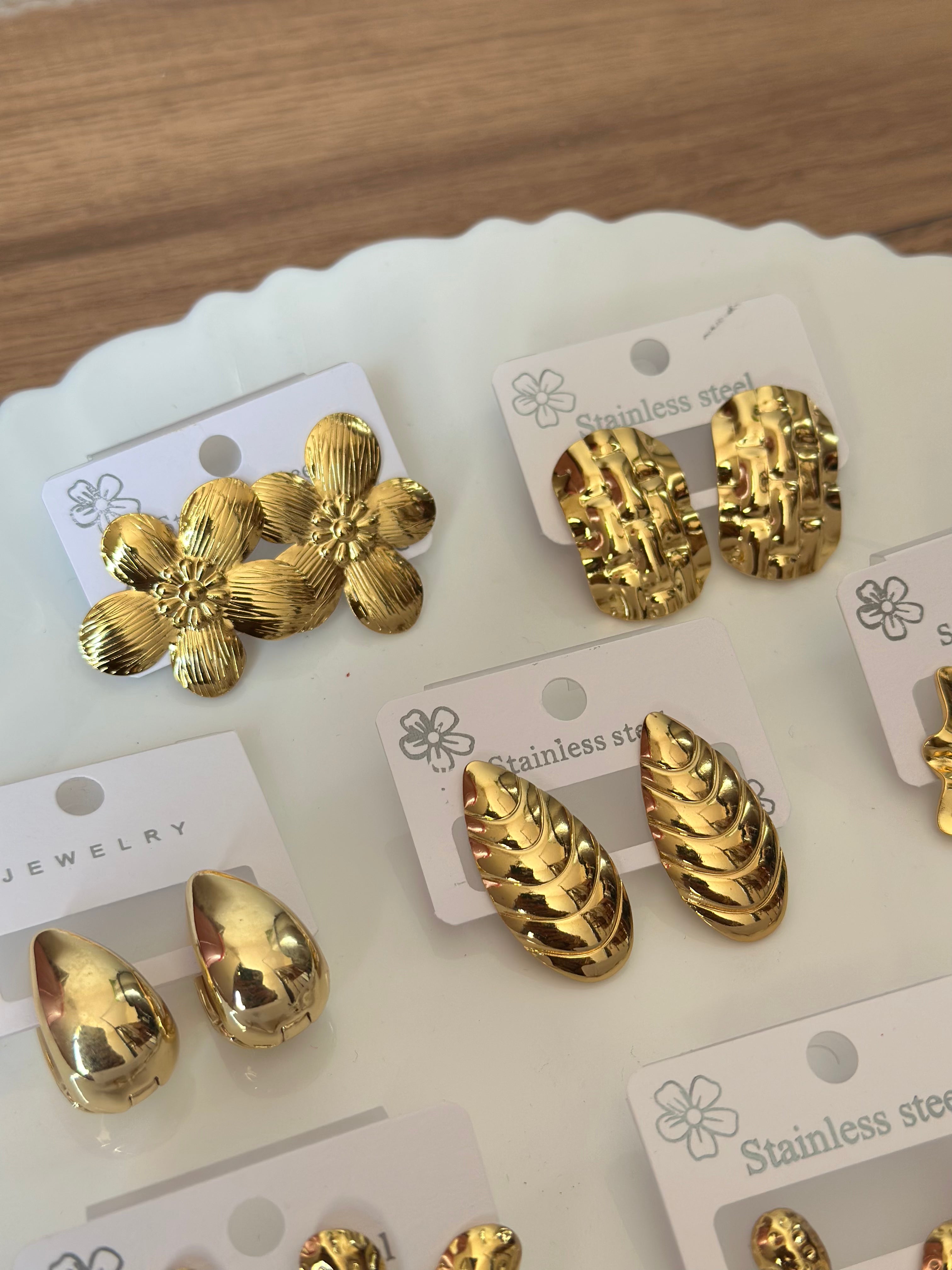 Earrings ( pair)