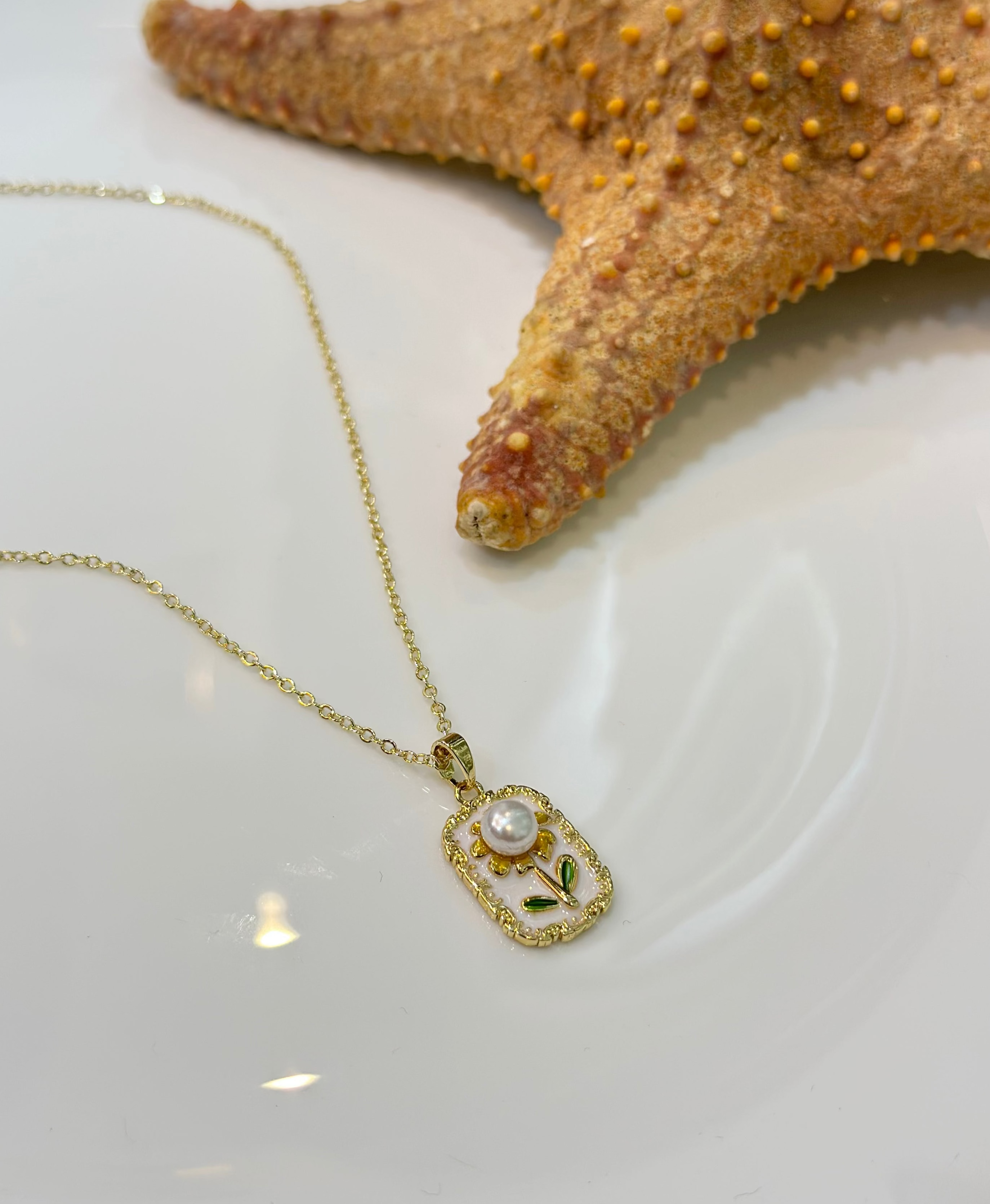 Mini floral necklace