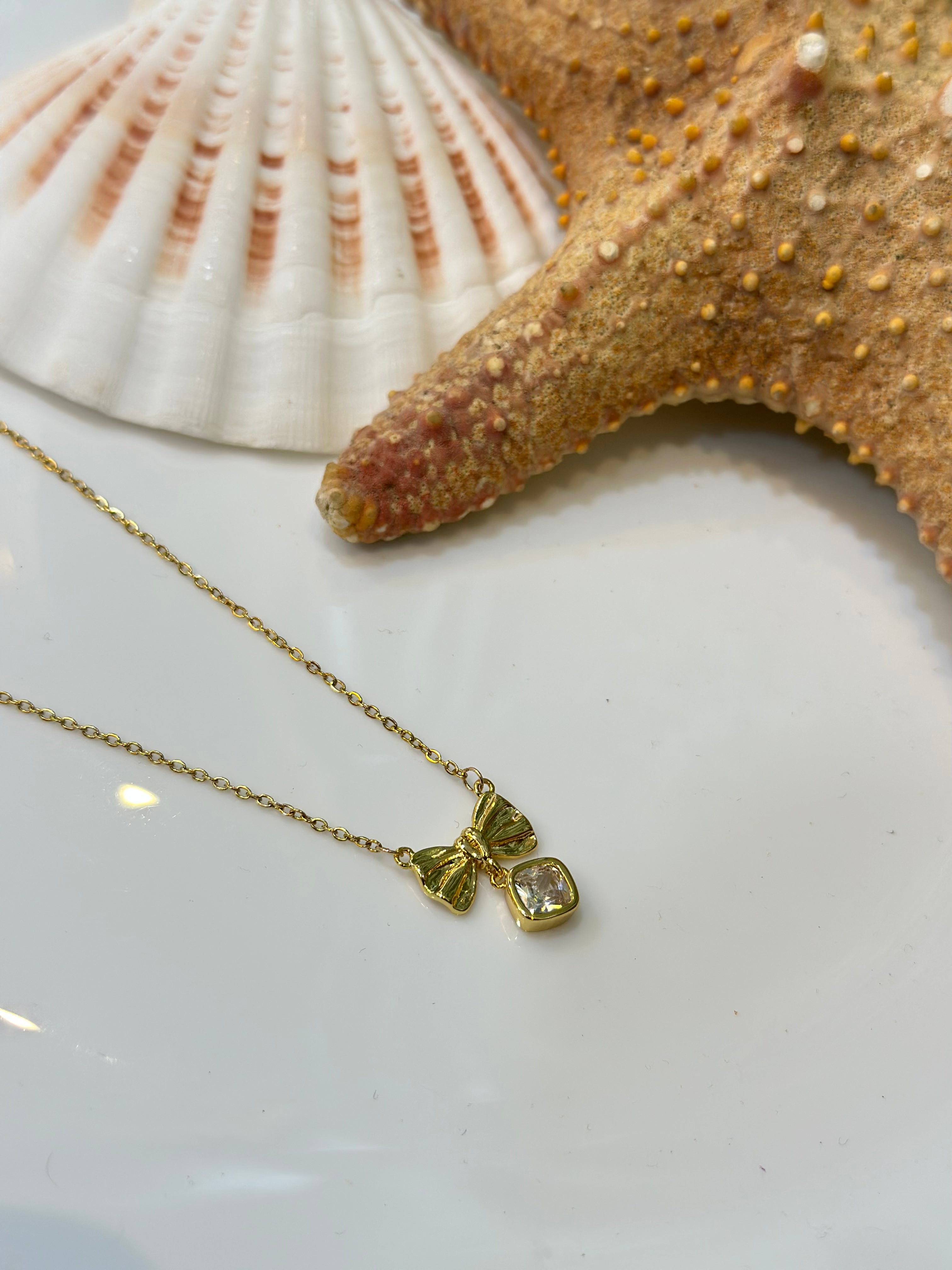 Bow necklace