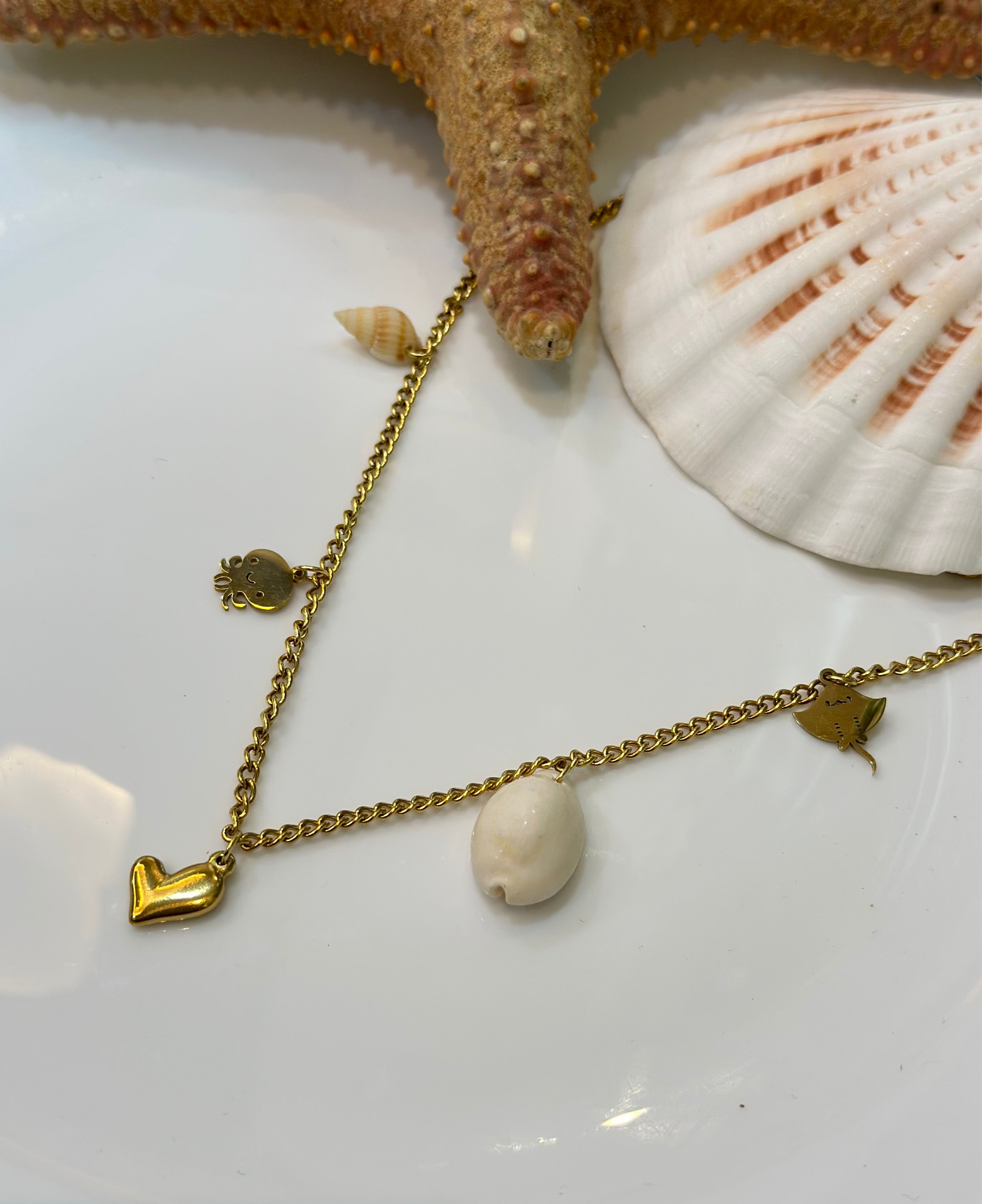 Shell charms necklace
