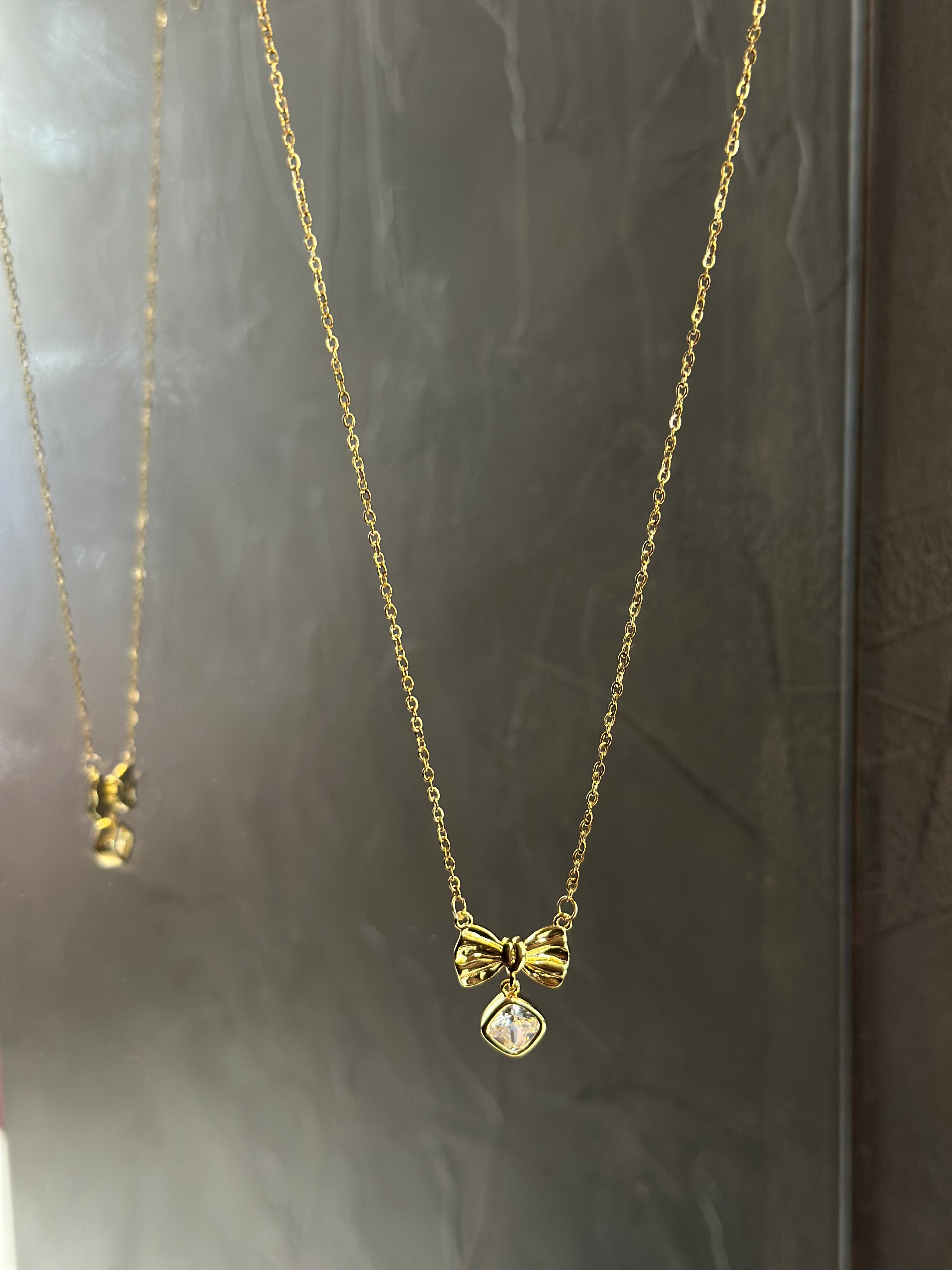 Bow necklace